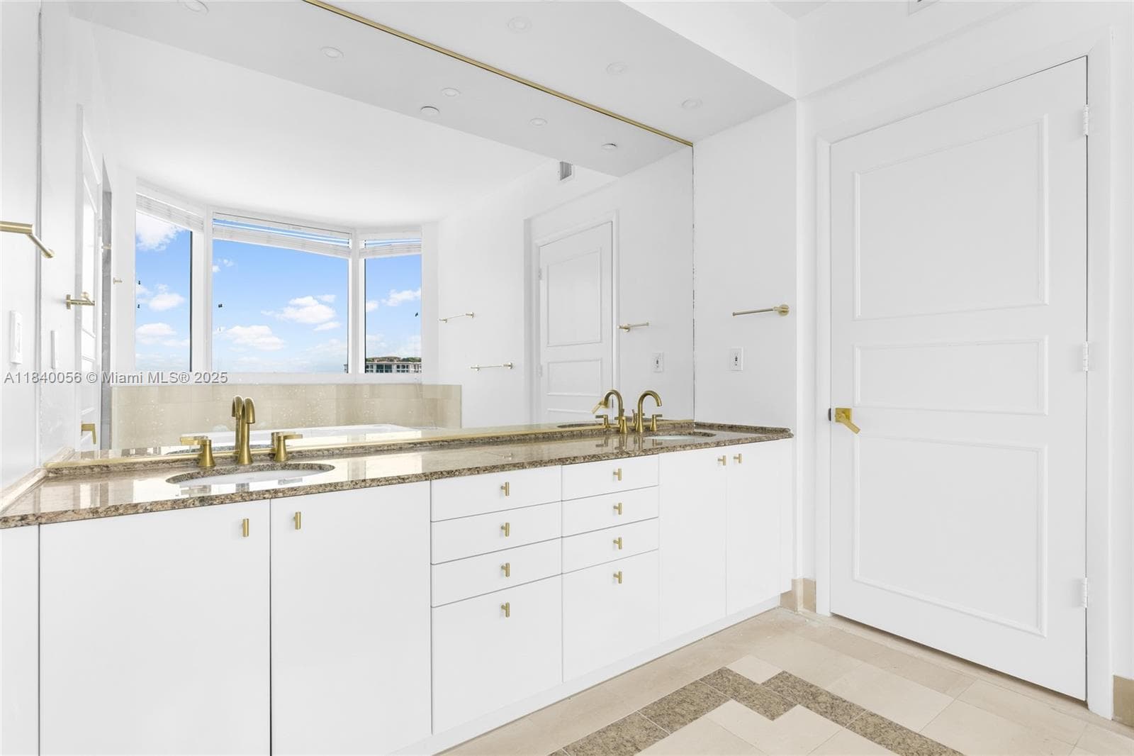 300 Pointe Drive 801 photo 21