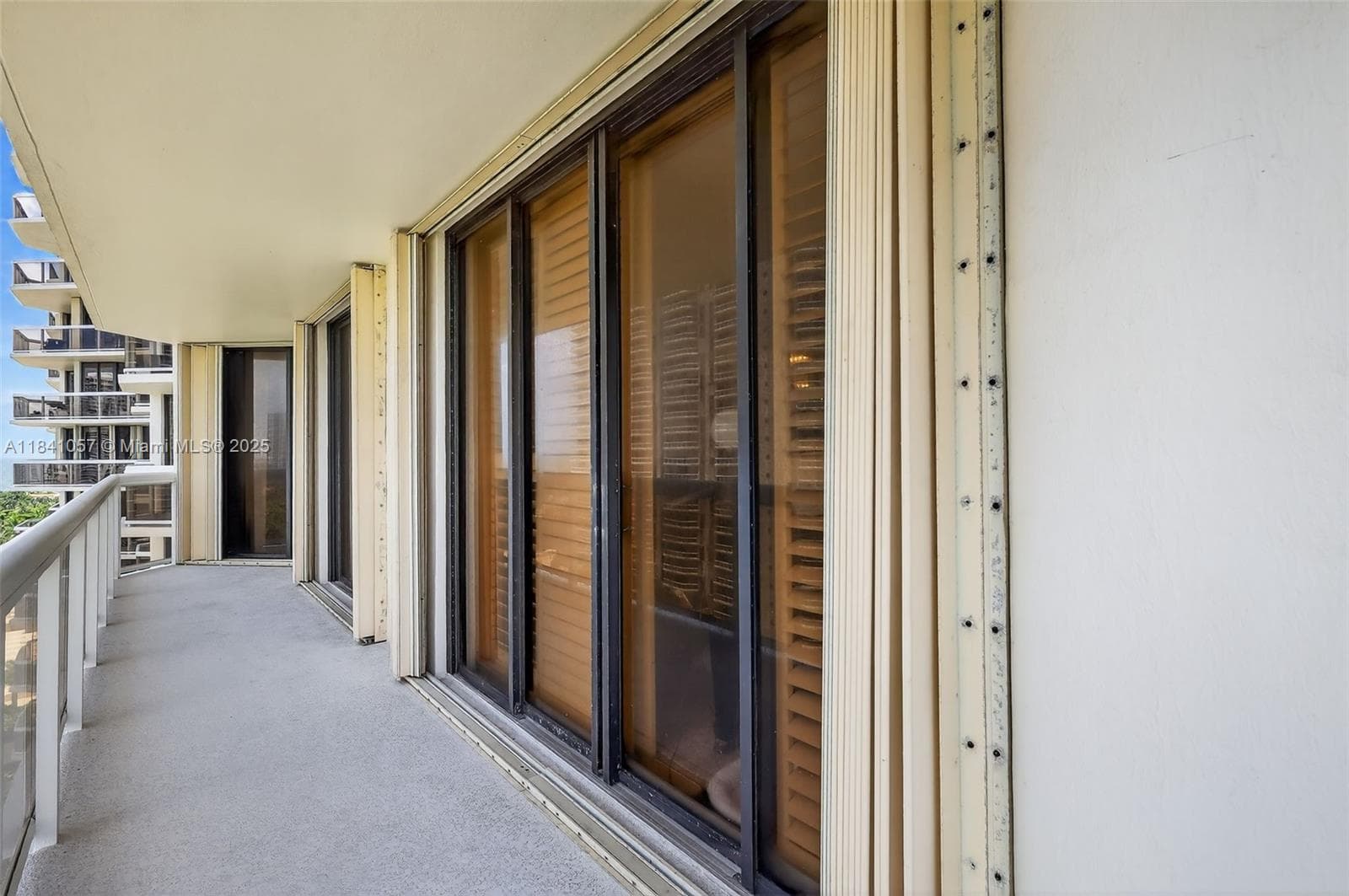 20185 E Country Club Dr 1406/1405 photo 20