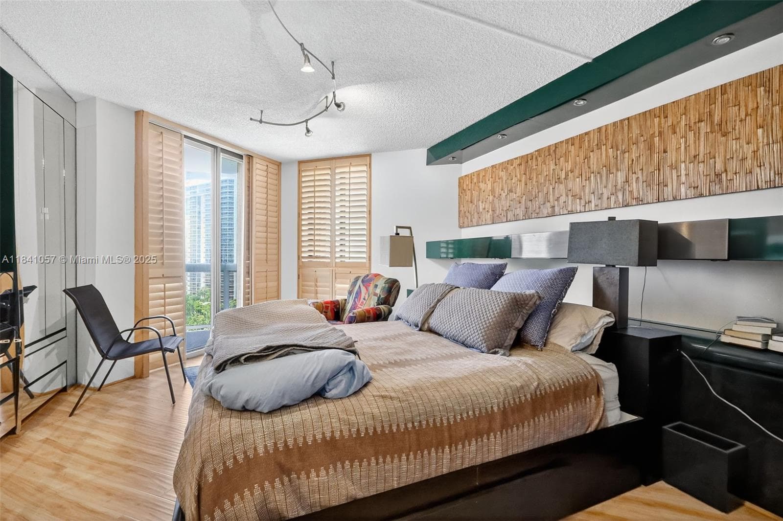 20185 E Country Club Dr 1406/1405 photo 14