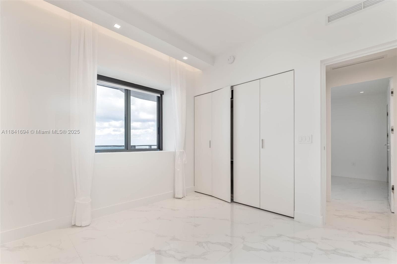 700 24 ST 5005 photo 21