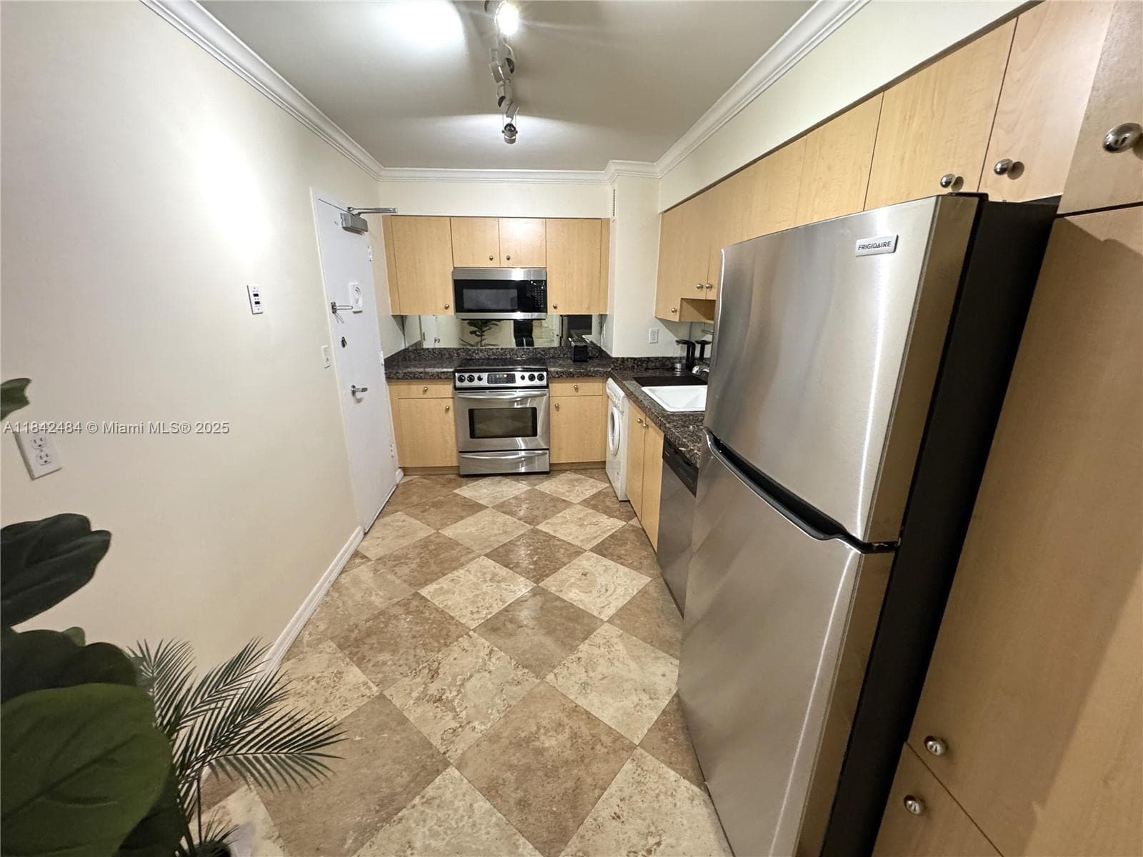 9195 Collins Ave 912 photo 6
