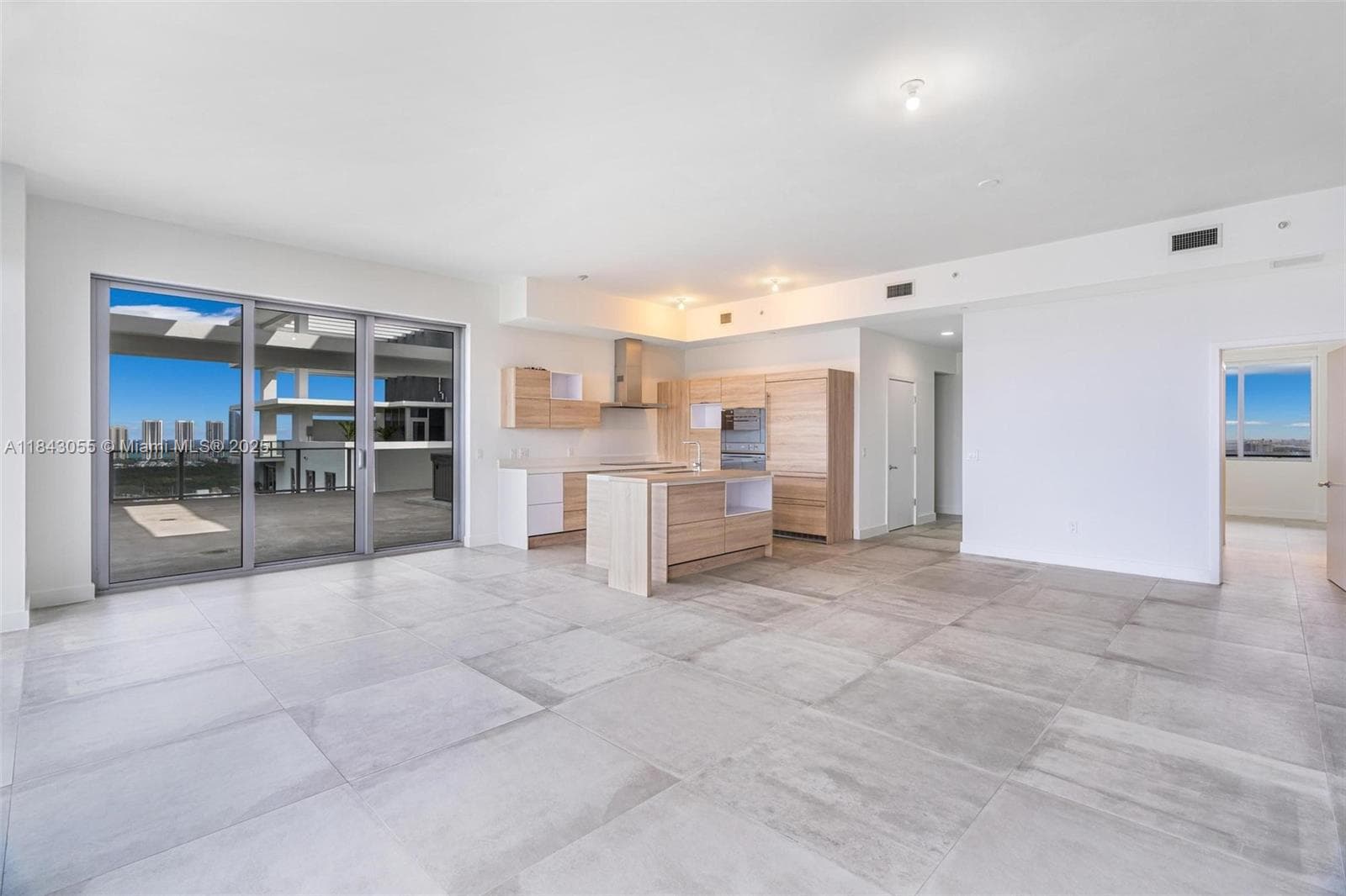 16385 Biscayne Blvd 4 photo 17
