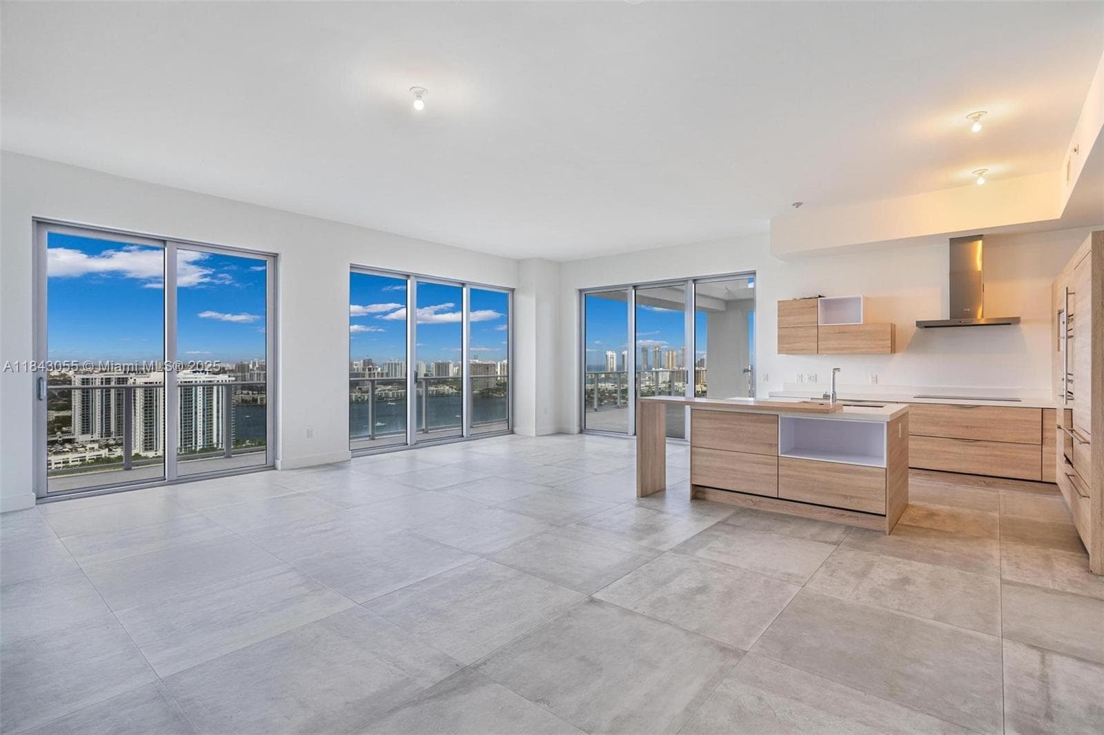 16385 Biscayne Blvd 4 photo 16