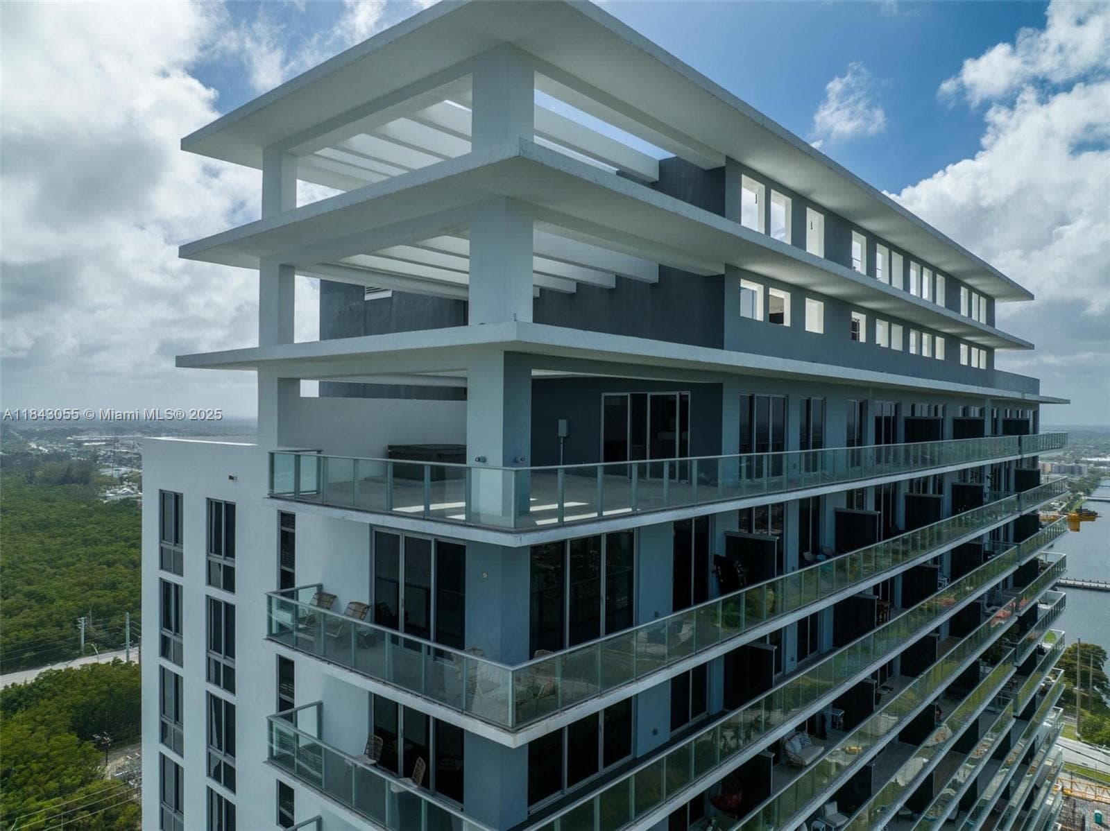 16385 Biscayne Blvd 4 photo 1