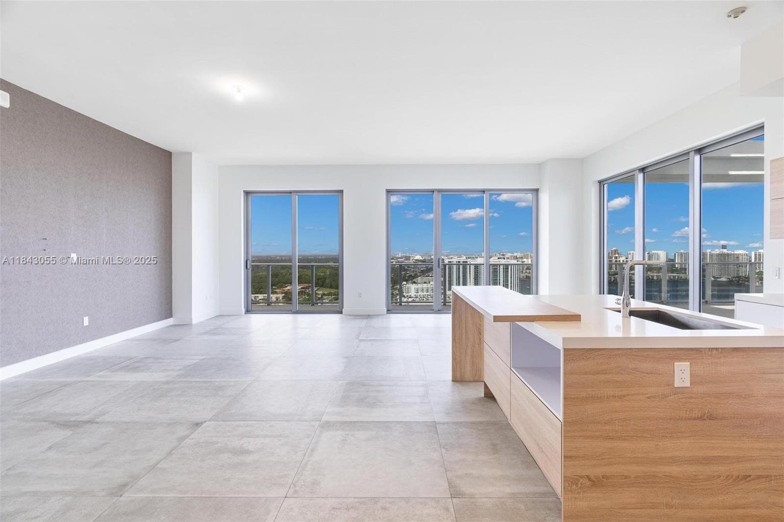 16385 Biscayne Blvd 4 photo 18