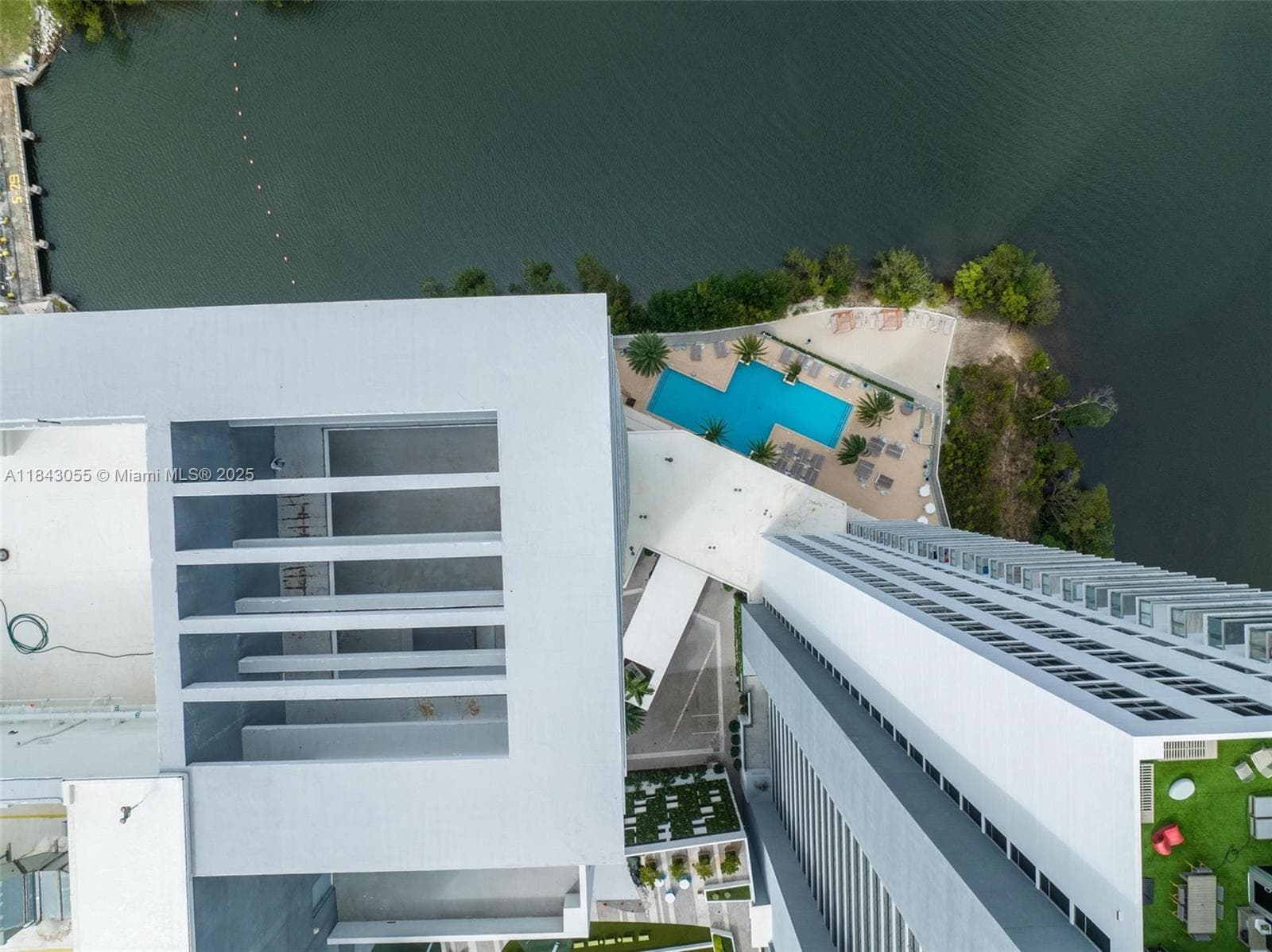 16385 Biscayne Blvd 4 photo 11