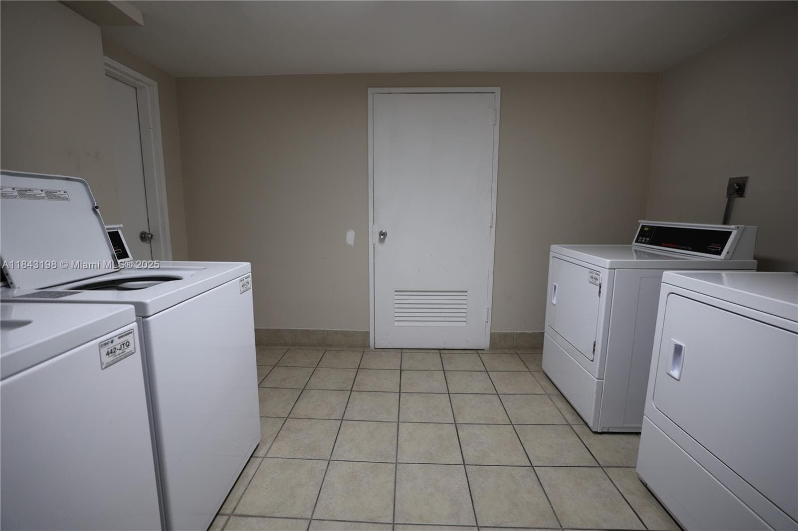 5151 Collins Ave 927 photo 14