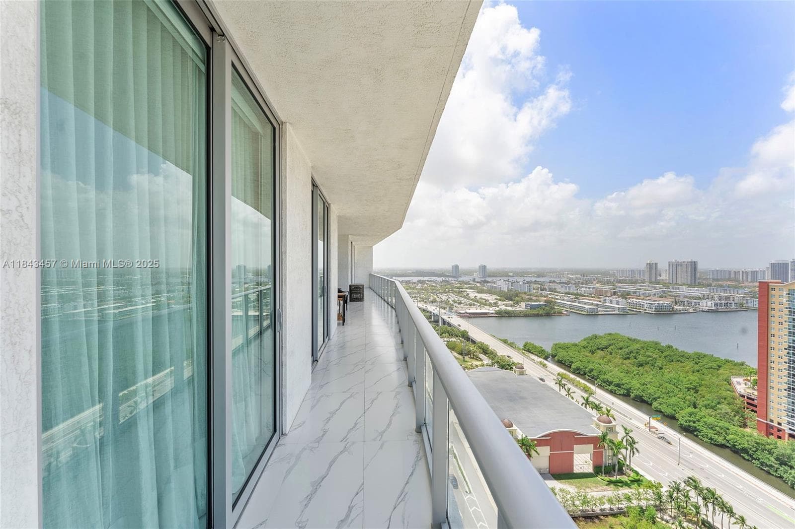 330 Sunny Isles Blvd 5-LPH03 photo 13