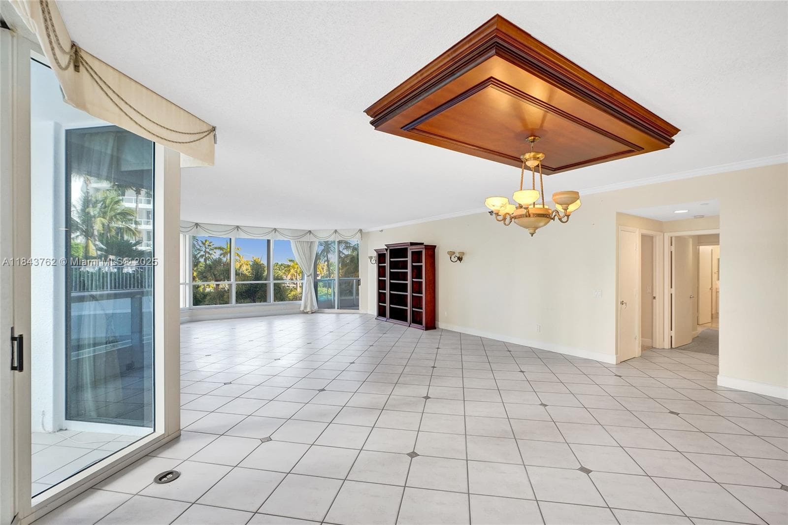 21150 Point Pl 406 photo 20