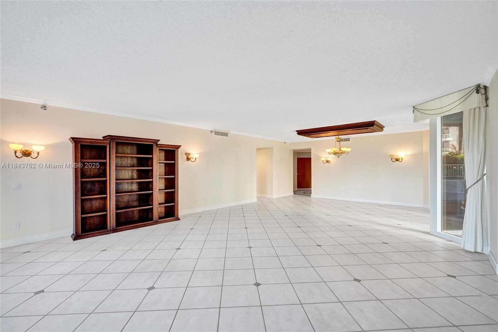 21150 Point Pl 406 photo 24