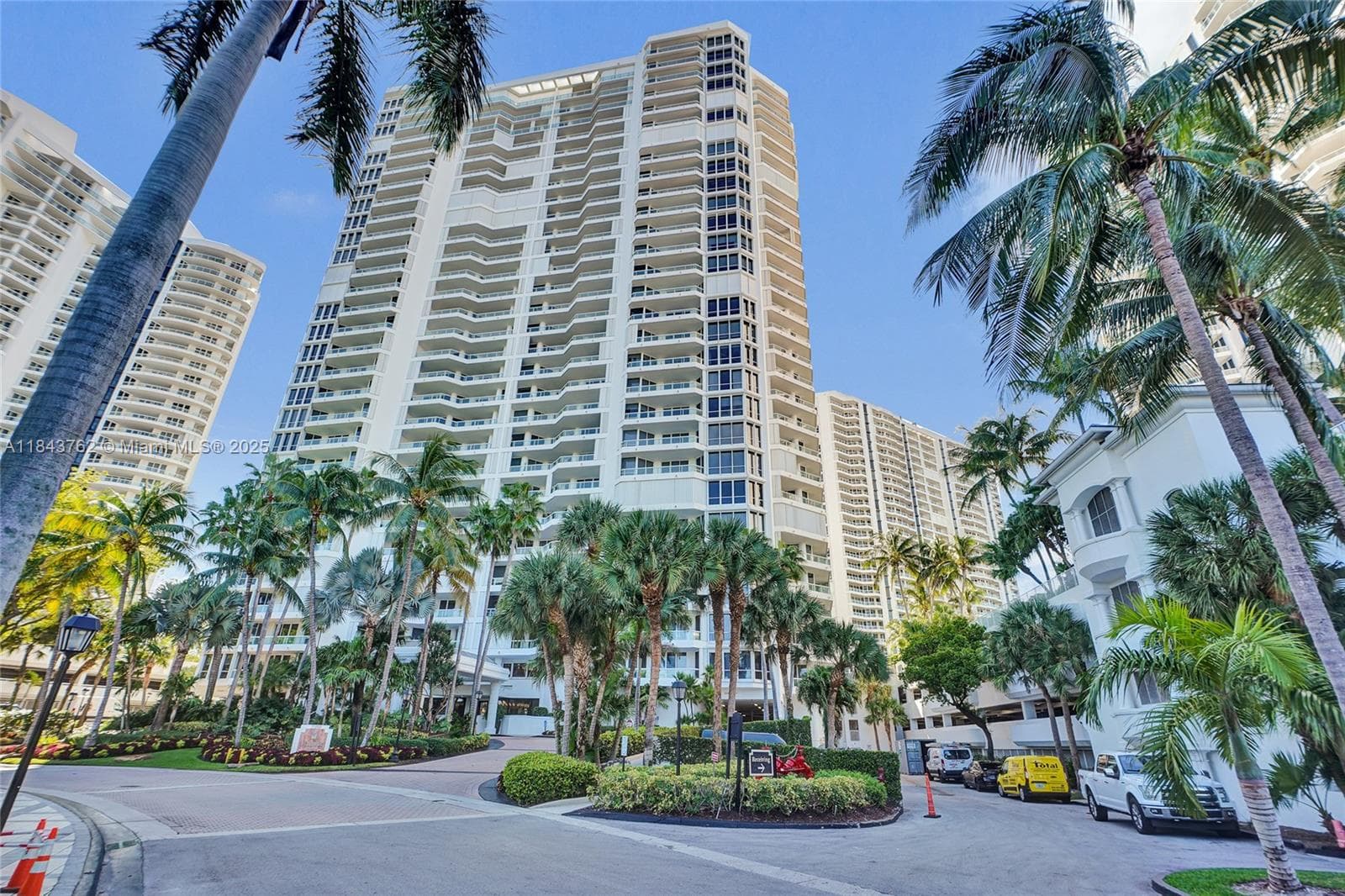 21150 Point Pl 406 photo 11