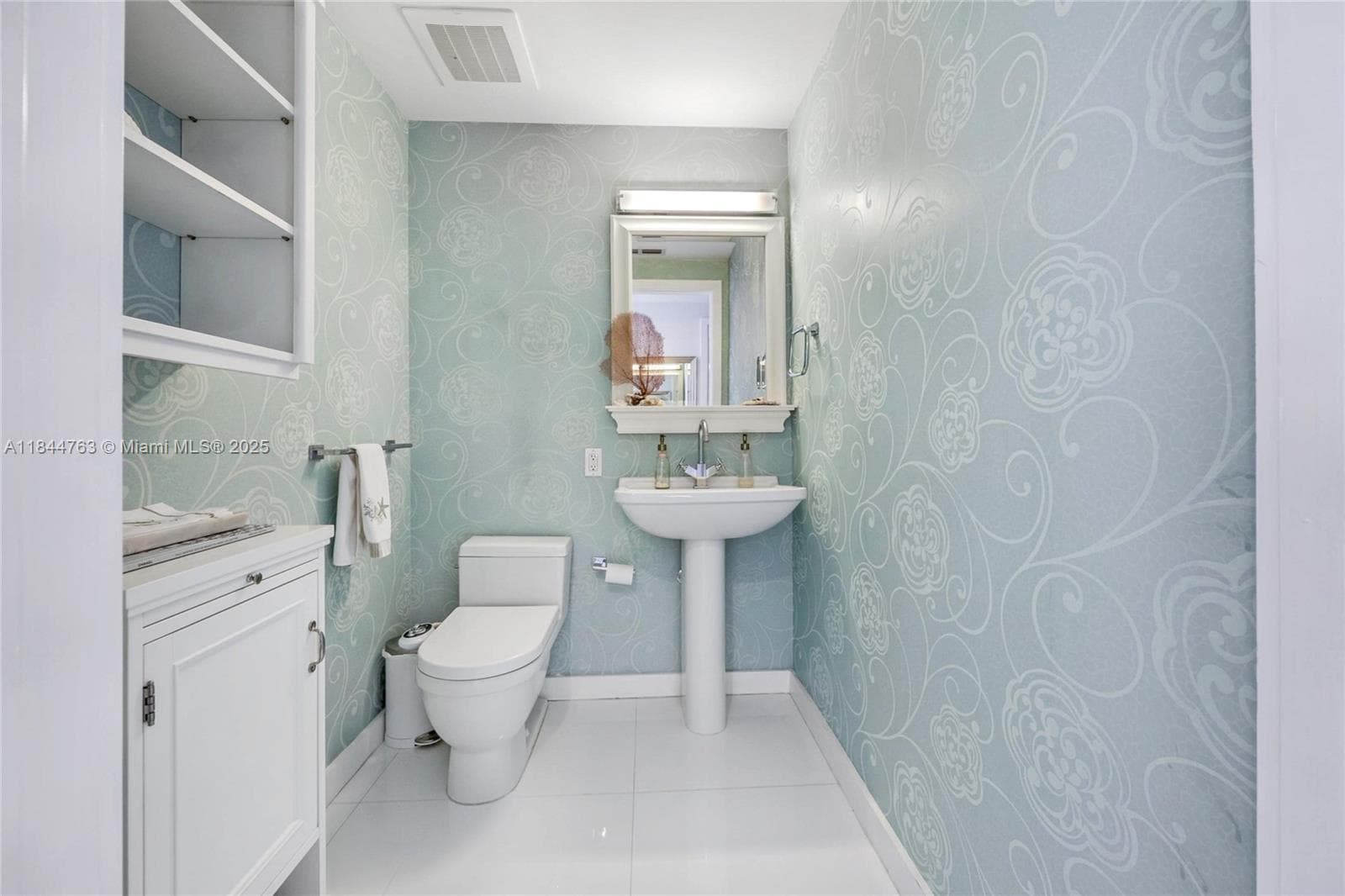 3737 Collins Ave S-801 photo 17