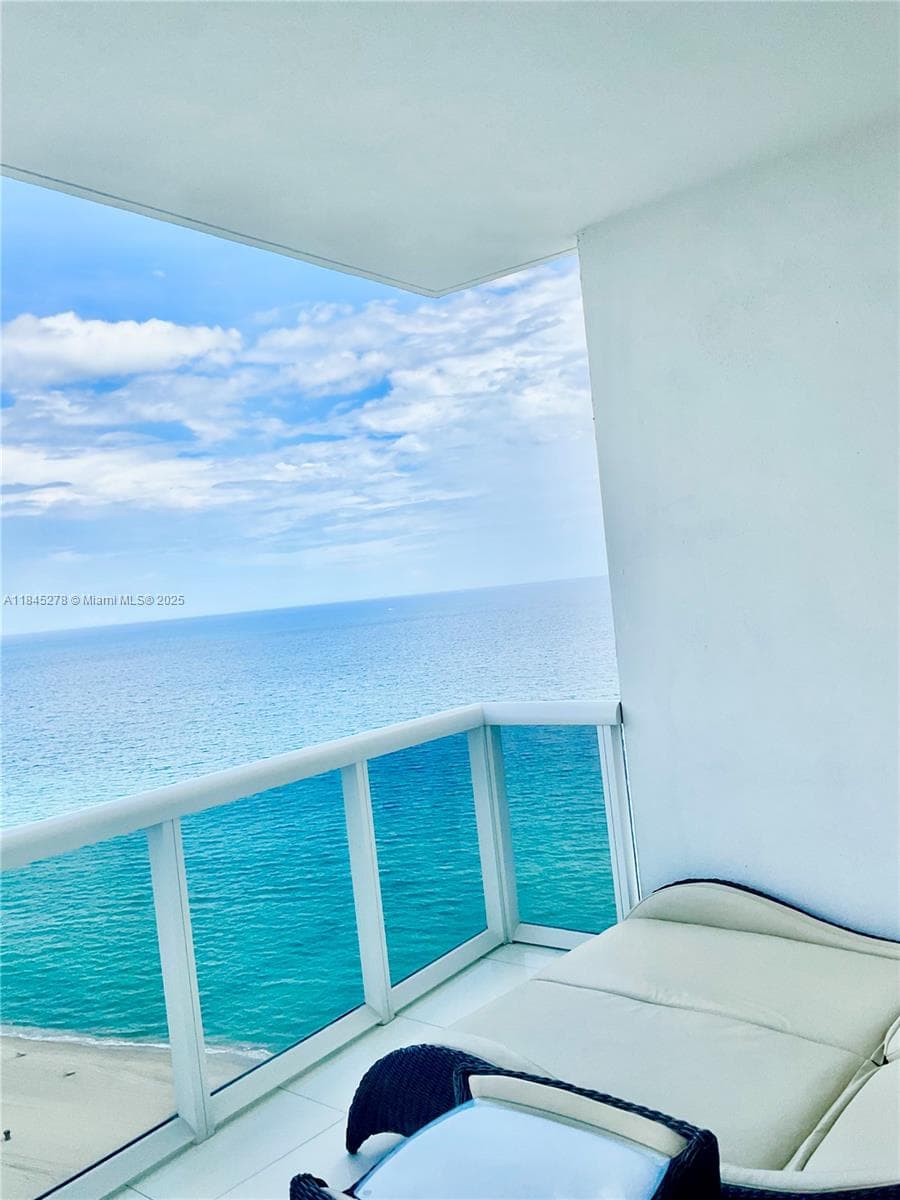 18201 Collins Ave 3302 photo 2