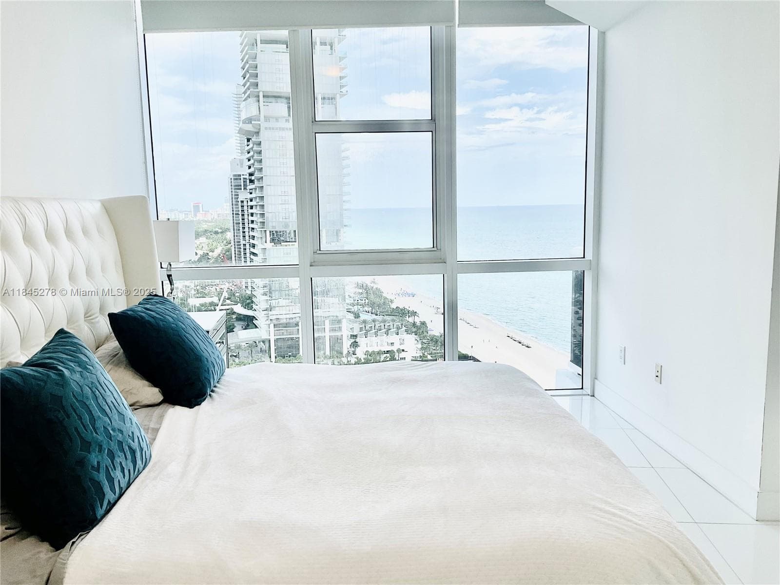 18201 Collins Ave 3302 photo 5