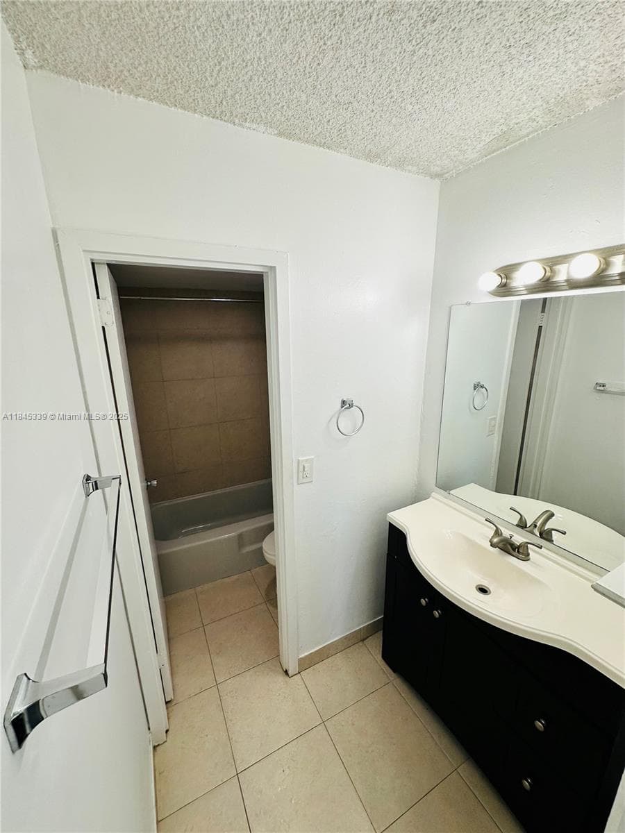 2020 NE 135th St 807 photo 10