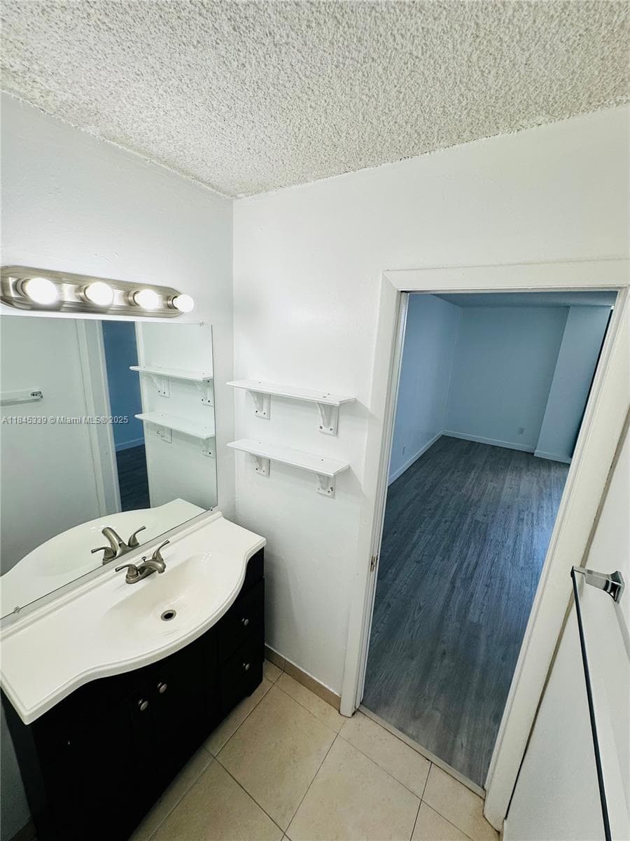 2020 NE 135th St 807 photo 11