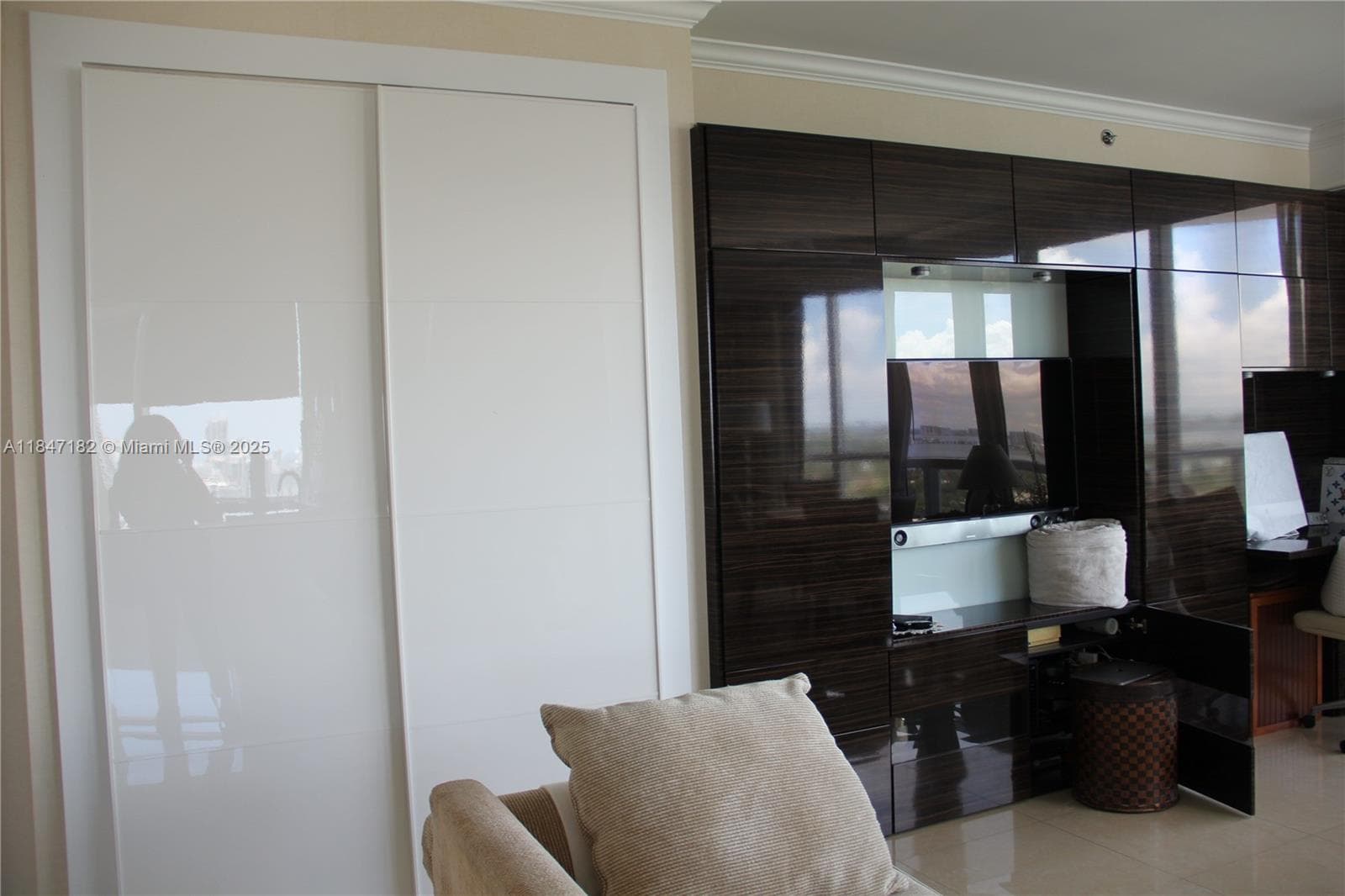 4401 Collins Ave 2315/2317 photo 10