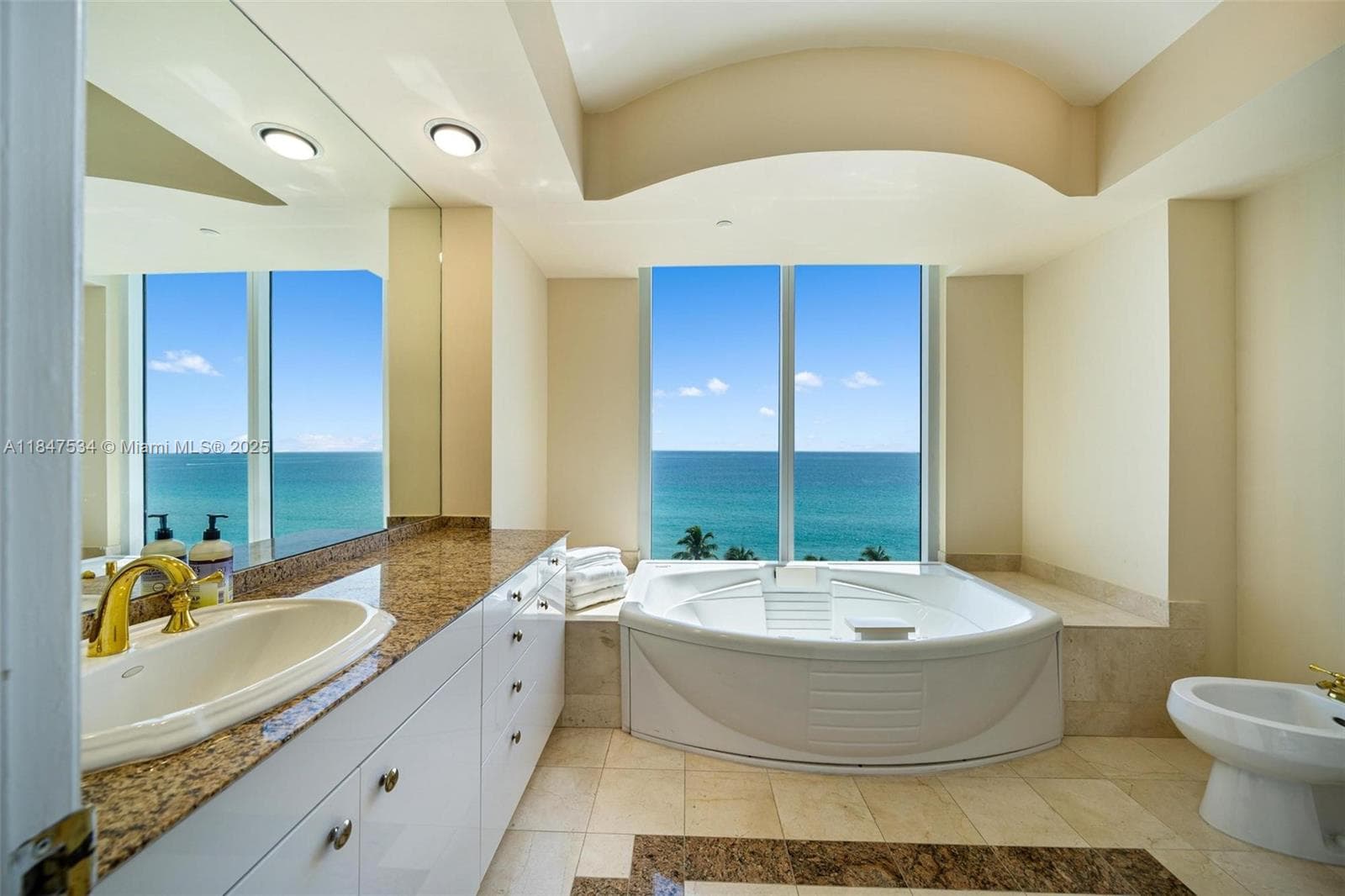 19111 Collins Ave 704 photo 10