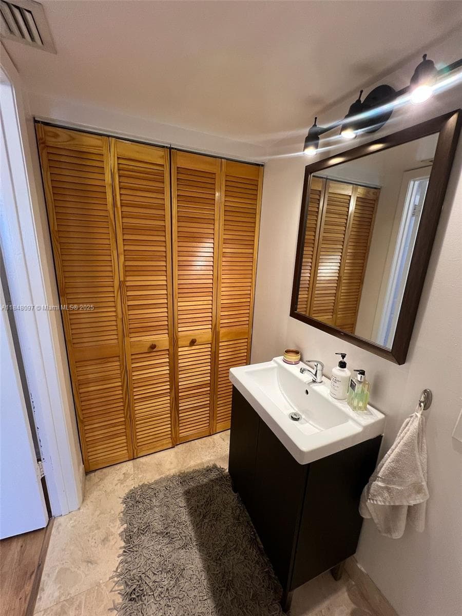 540 Brickell Key Dr 1524 photo 15