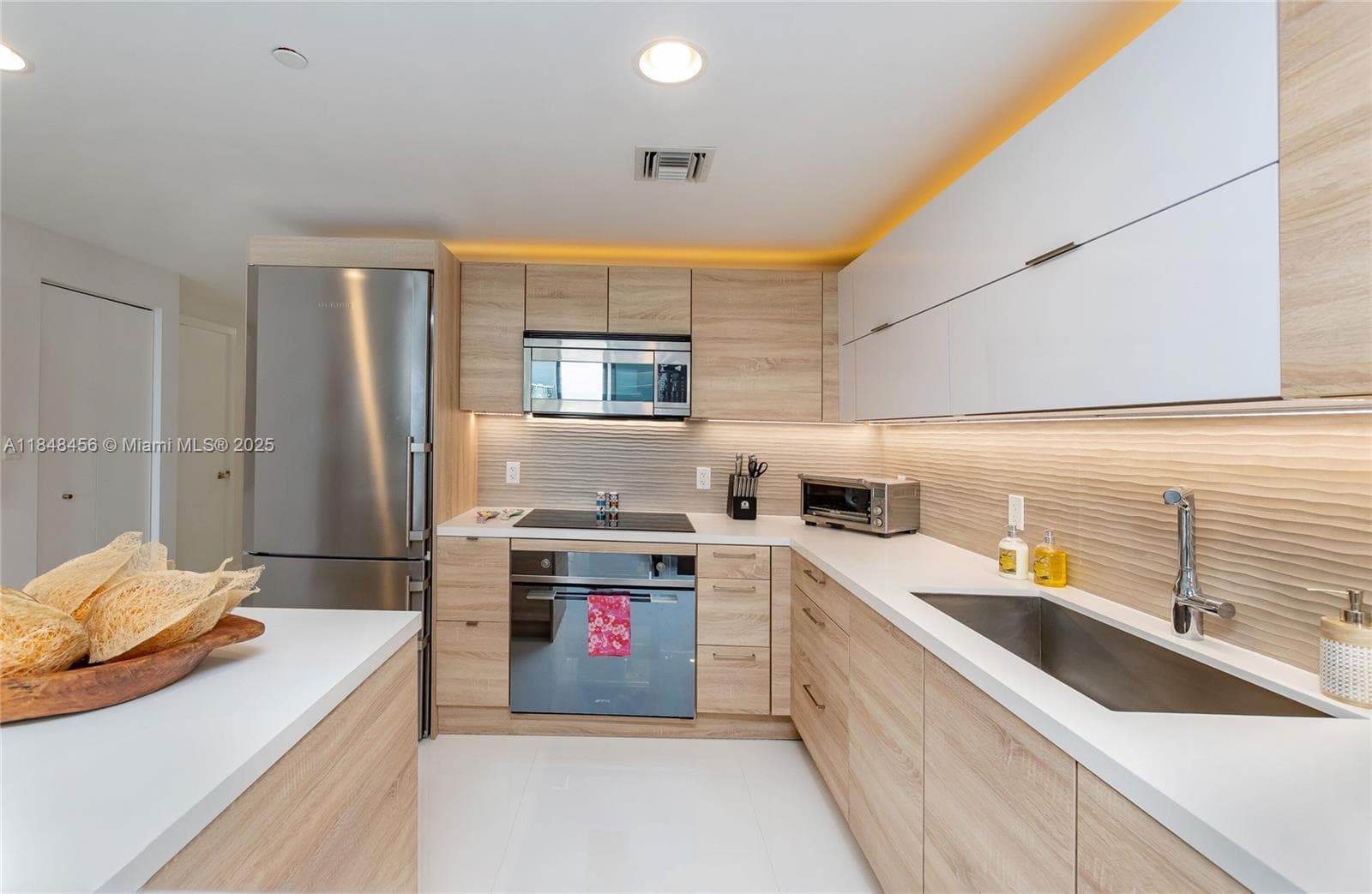16385 Biscayne Blvd 1503 +2Parking photo 8