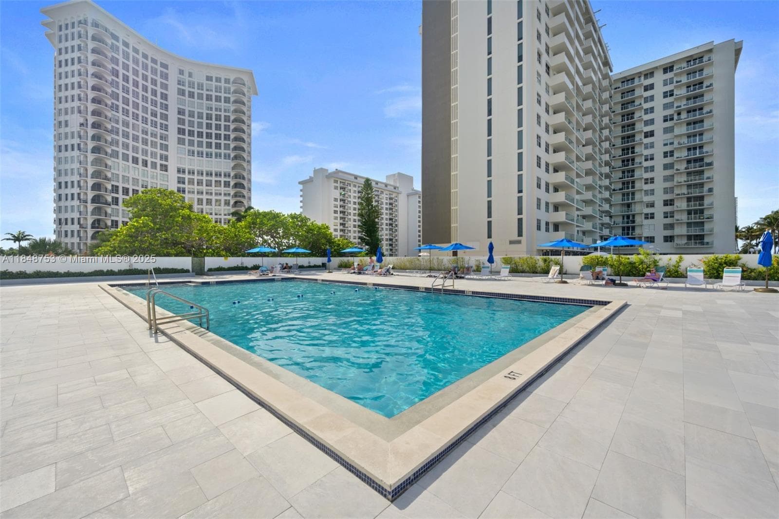 5601 Collins Ave 511 photo 19