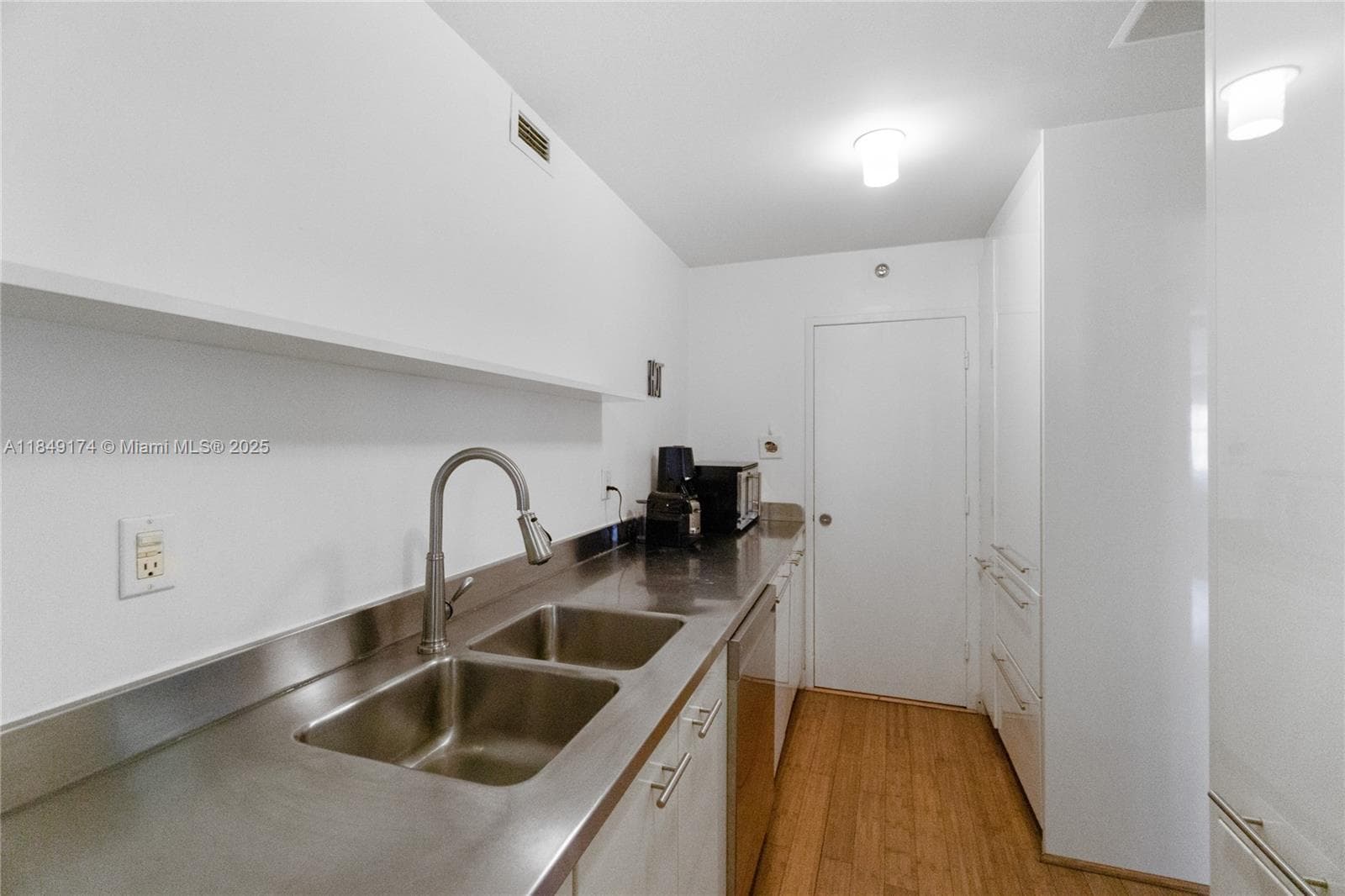 100 Lincoln Rd 923 photo 8