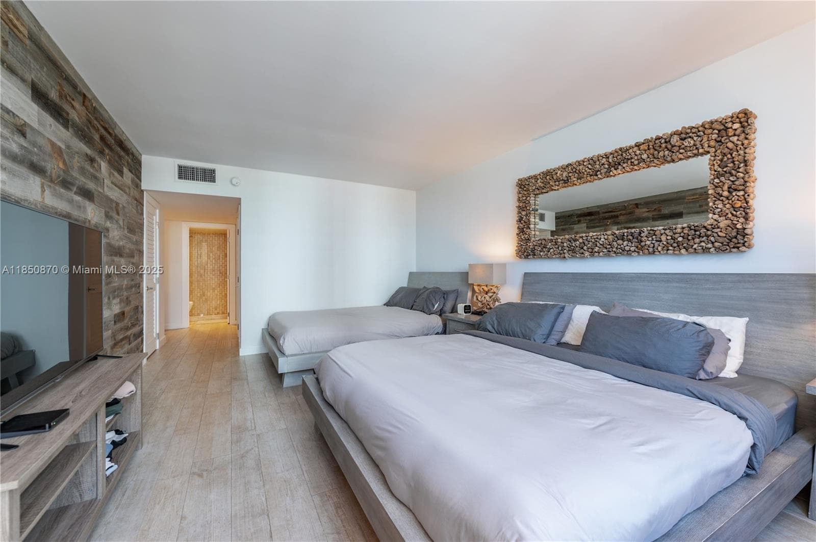 2301 Collins Ave 716 photo 16