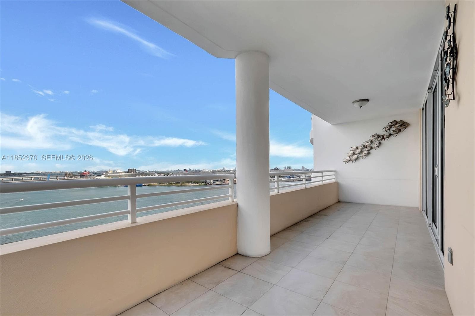 848 Brickell Key Dr 1906 photo 4