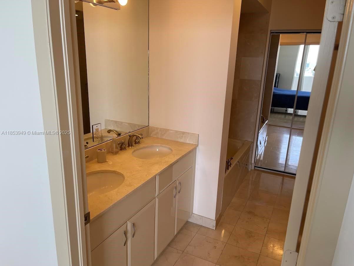 6365 Collins Ave 3404 photo 22