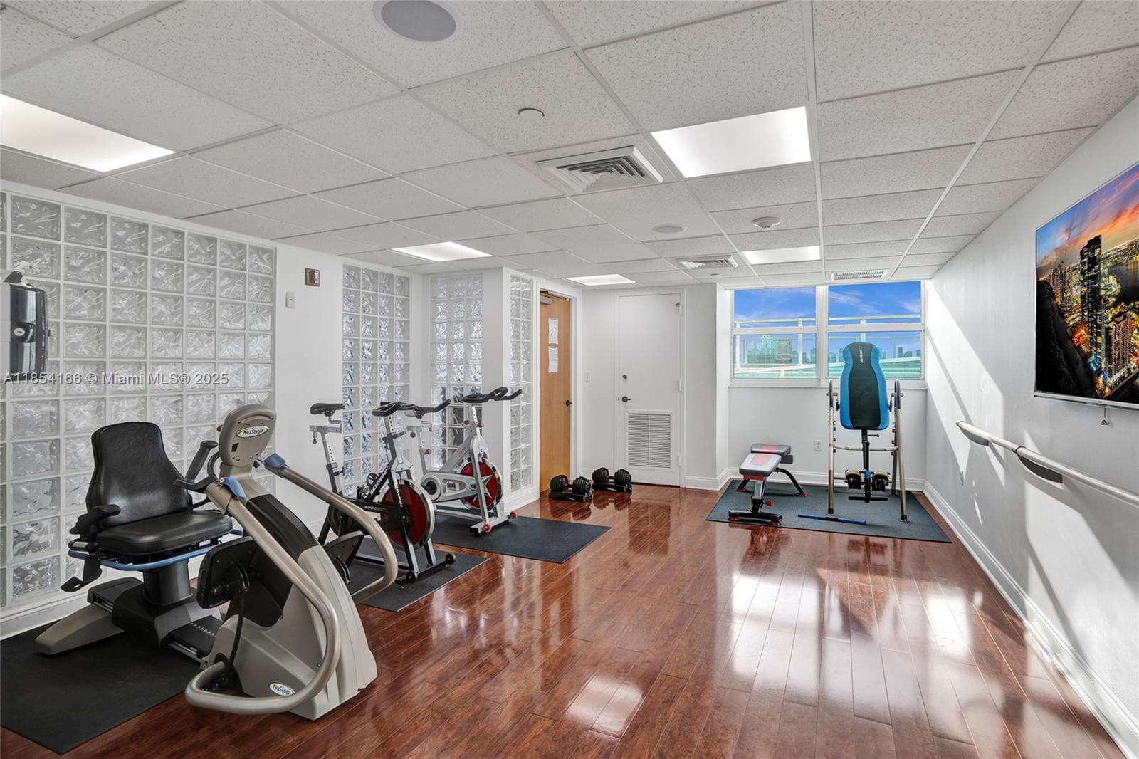 650 West Ave 1408 photo 20