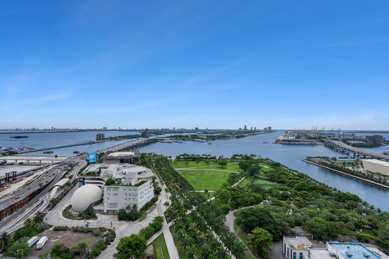 1000 Biscayne Blvd 2402 photo 17