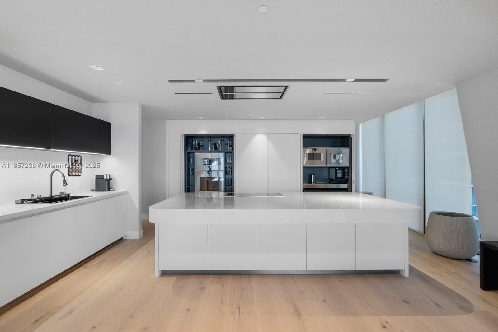 1000 Biscayne Blvd 2402 photo 12