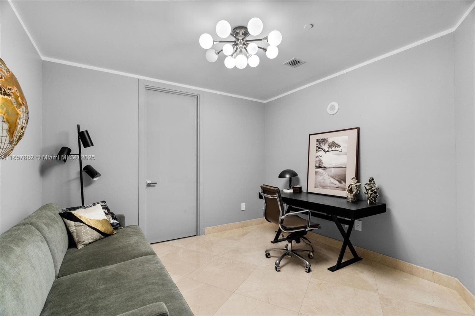16001 Collins Ave 907 photo 4