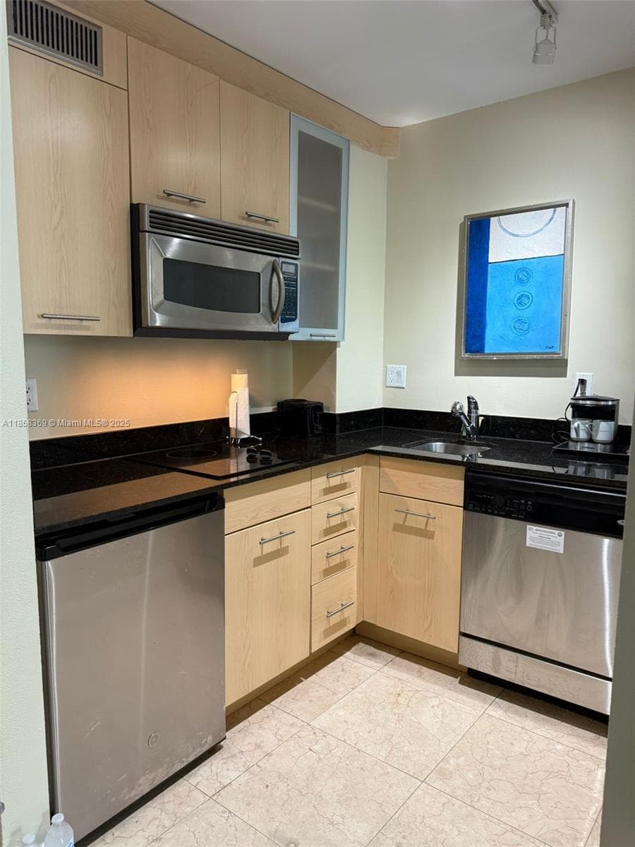 2670 Sunrise Blvd 303 photo 4