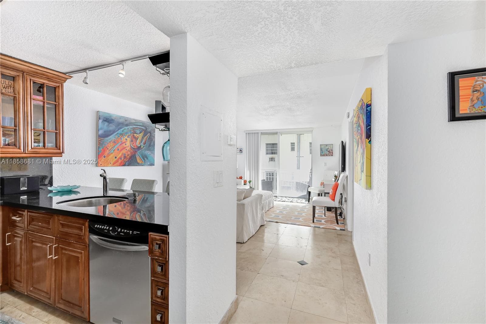 345 Ocean Dr 211 photo 2