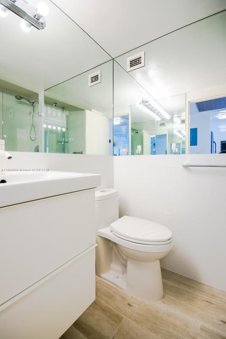 5601 Collins Ave 1204 photo 13