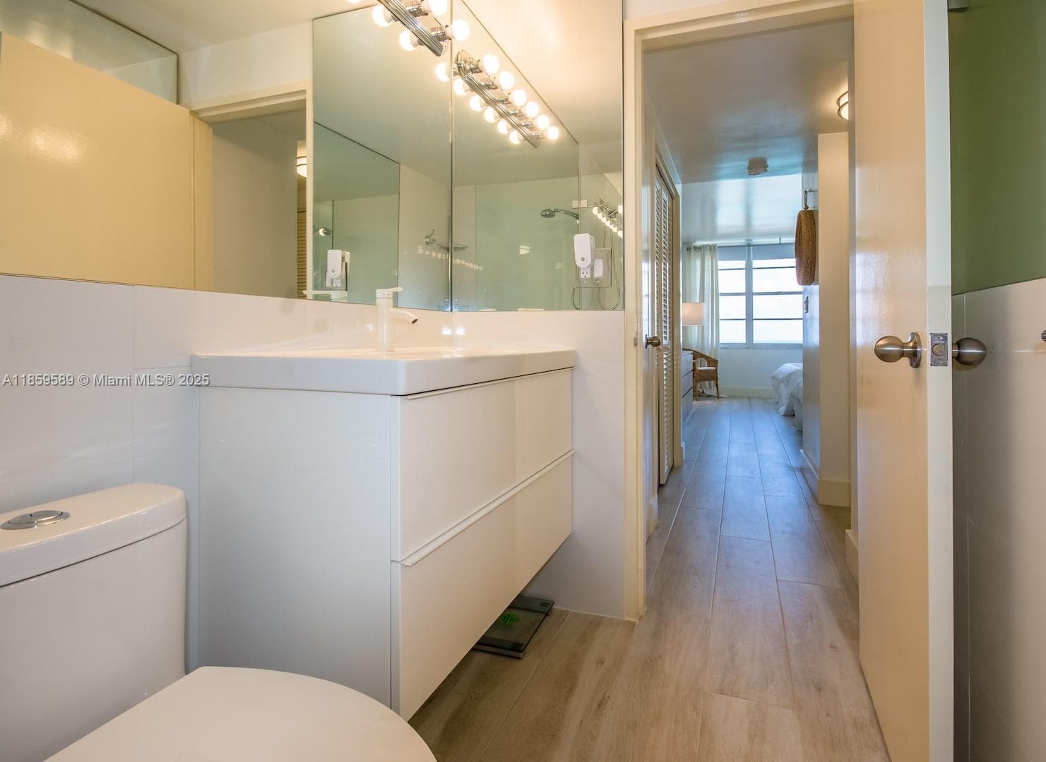 5601 Collins Ave 1204 photo 12