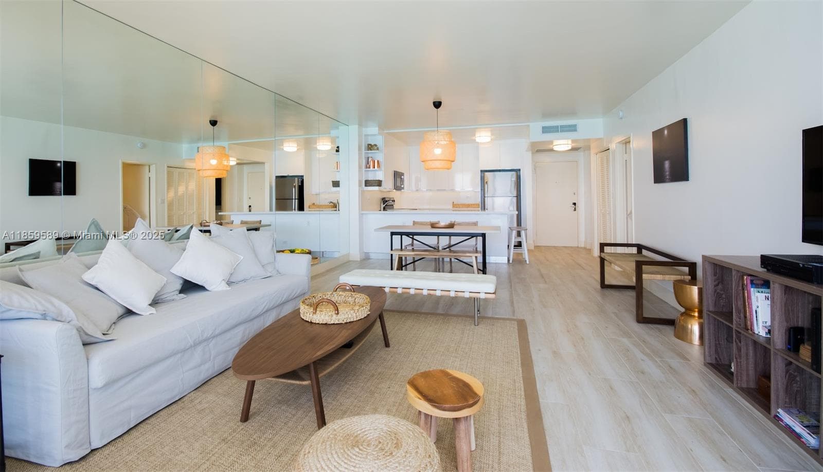 5601 Collins Ave 1204 photo 3