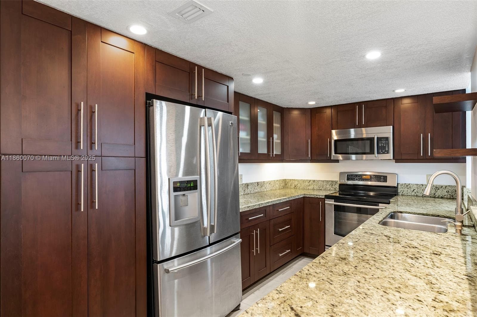 2401 Collins Ave 1808 photo 16