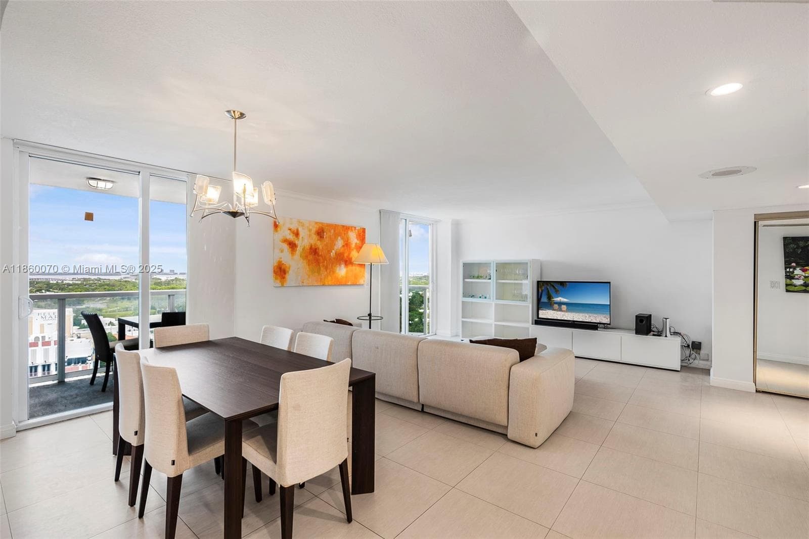 2401 Collins Ave 1808 photo 4