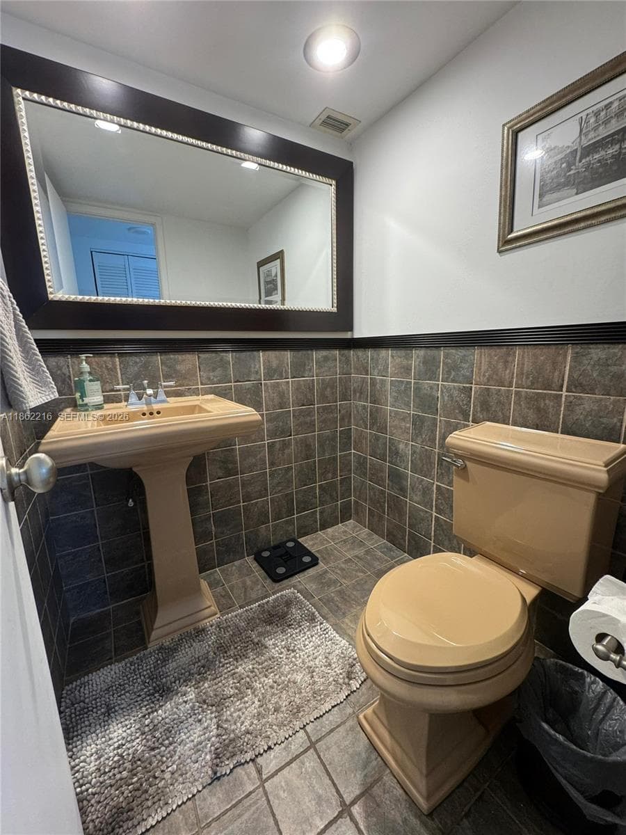 2750 NE 183rd St 2707 photo 25