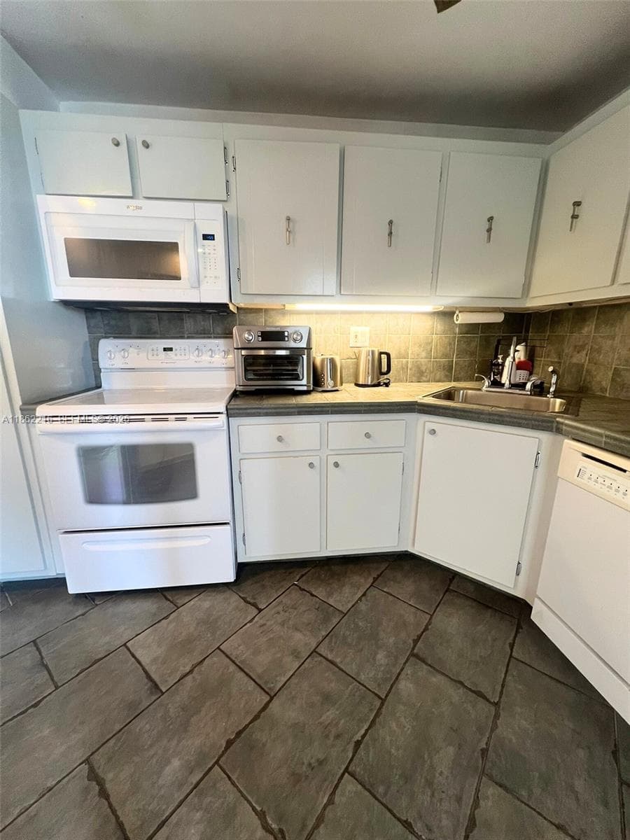 2750 NE 183rd St 2707 photo 21