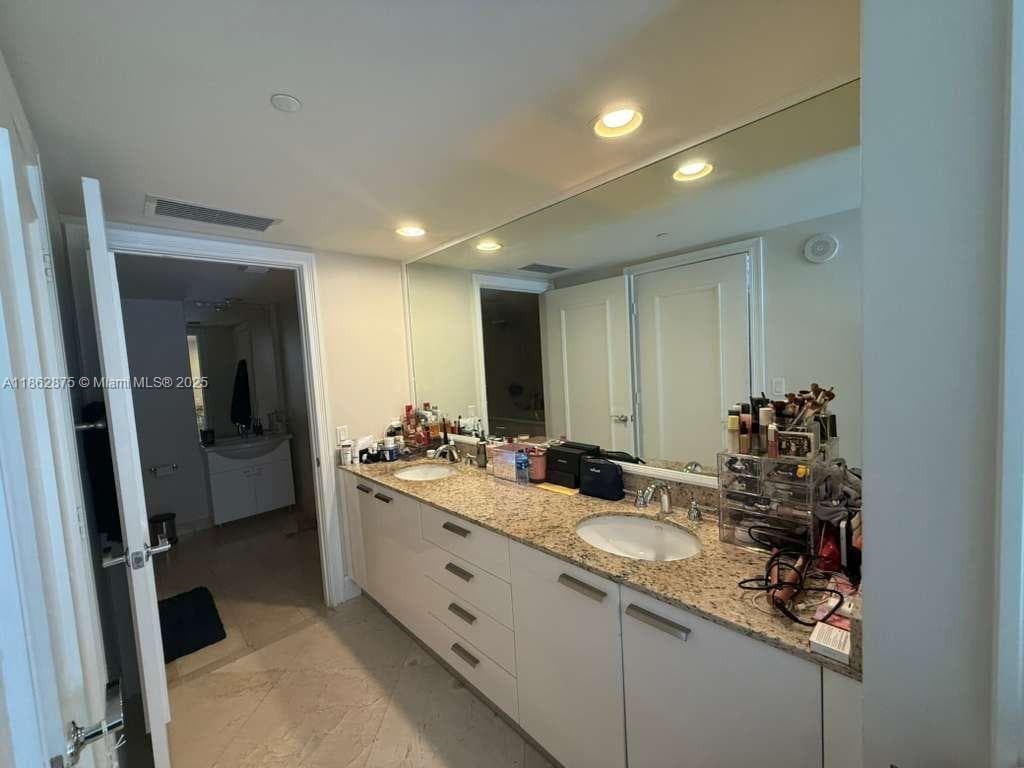 1800 Ocean Dr 1909 photo 9