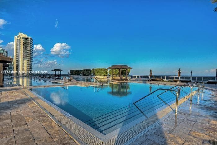 1800 Ocean Dr 1909 photo 18