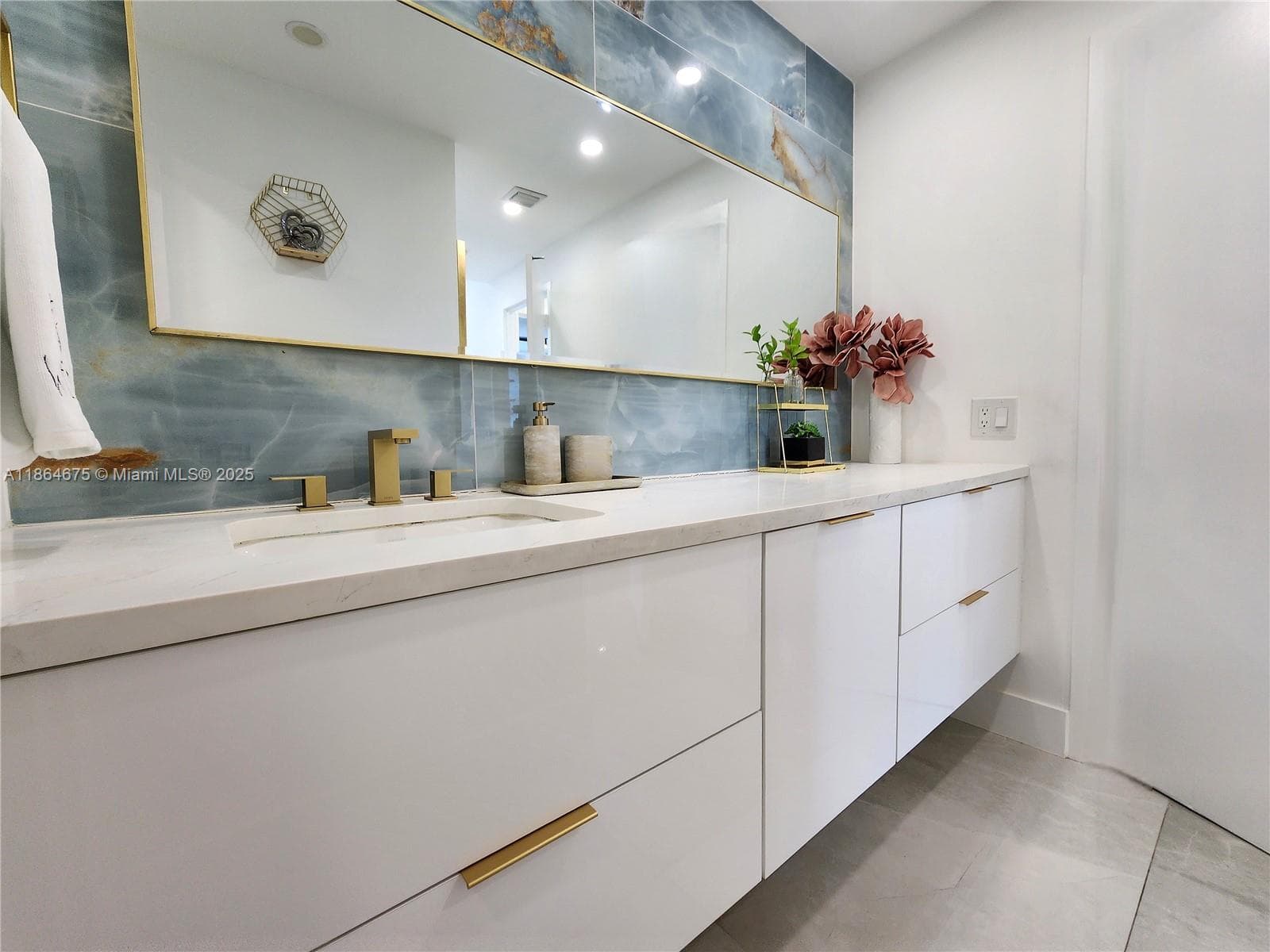 3505 S Ocean Dr 1502 photo 17