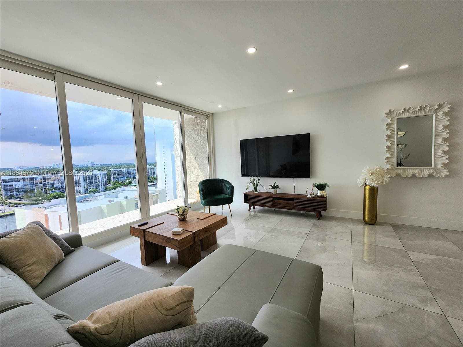 3505 S Ocean Dr 1502 photo 8