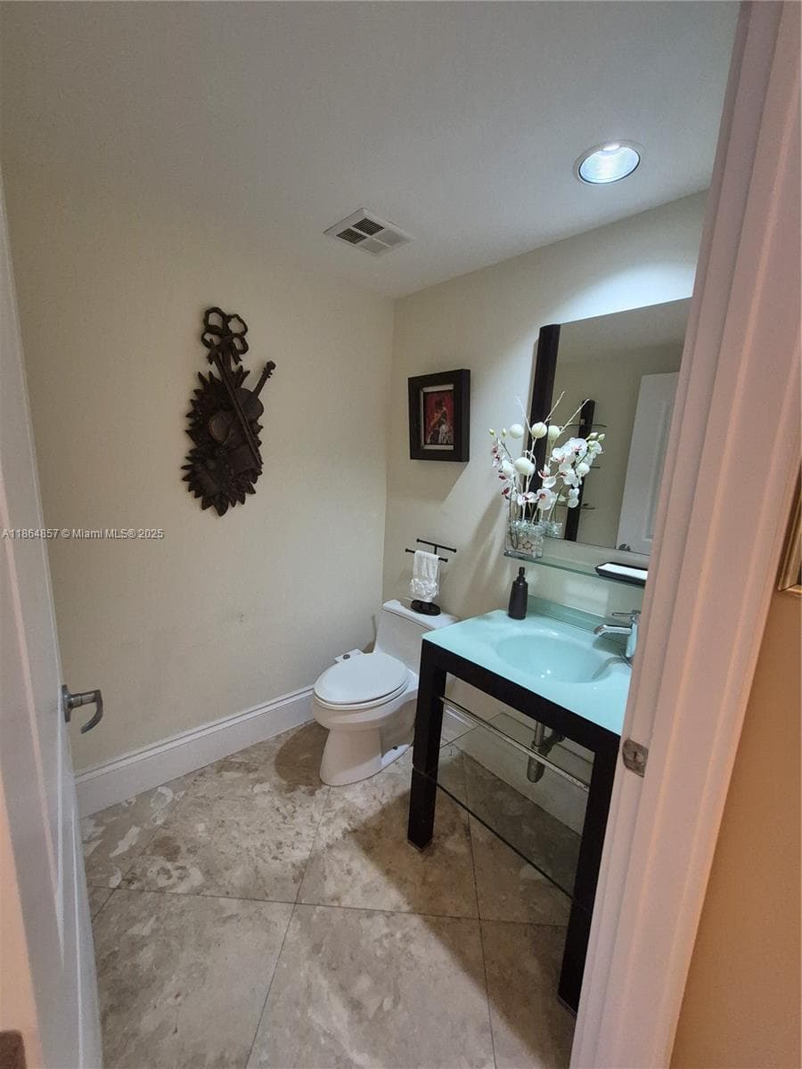 3101 Ocean Dr 2707 photo 16