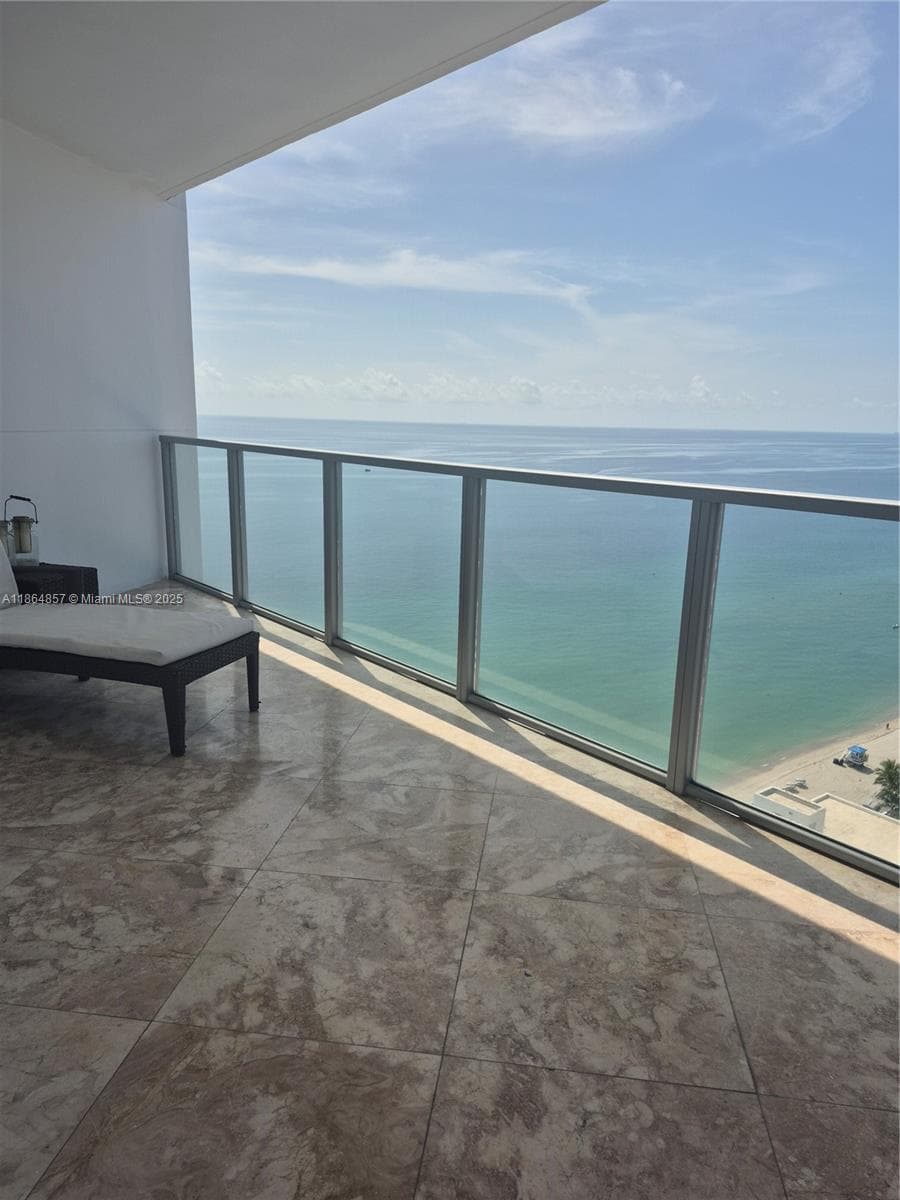 3101 Ocean Dr 2707 photo 9