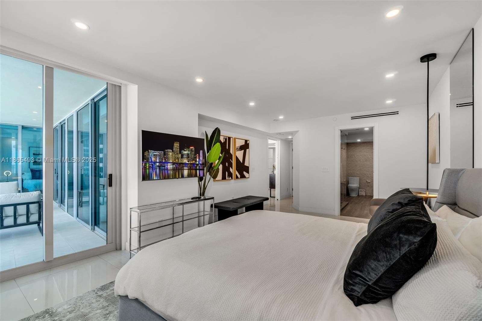 1500 Ocean Drive 1003 photo 18