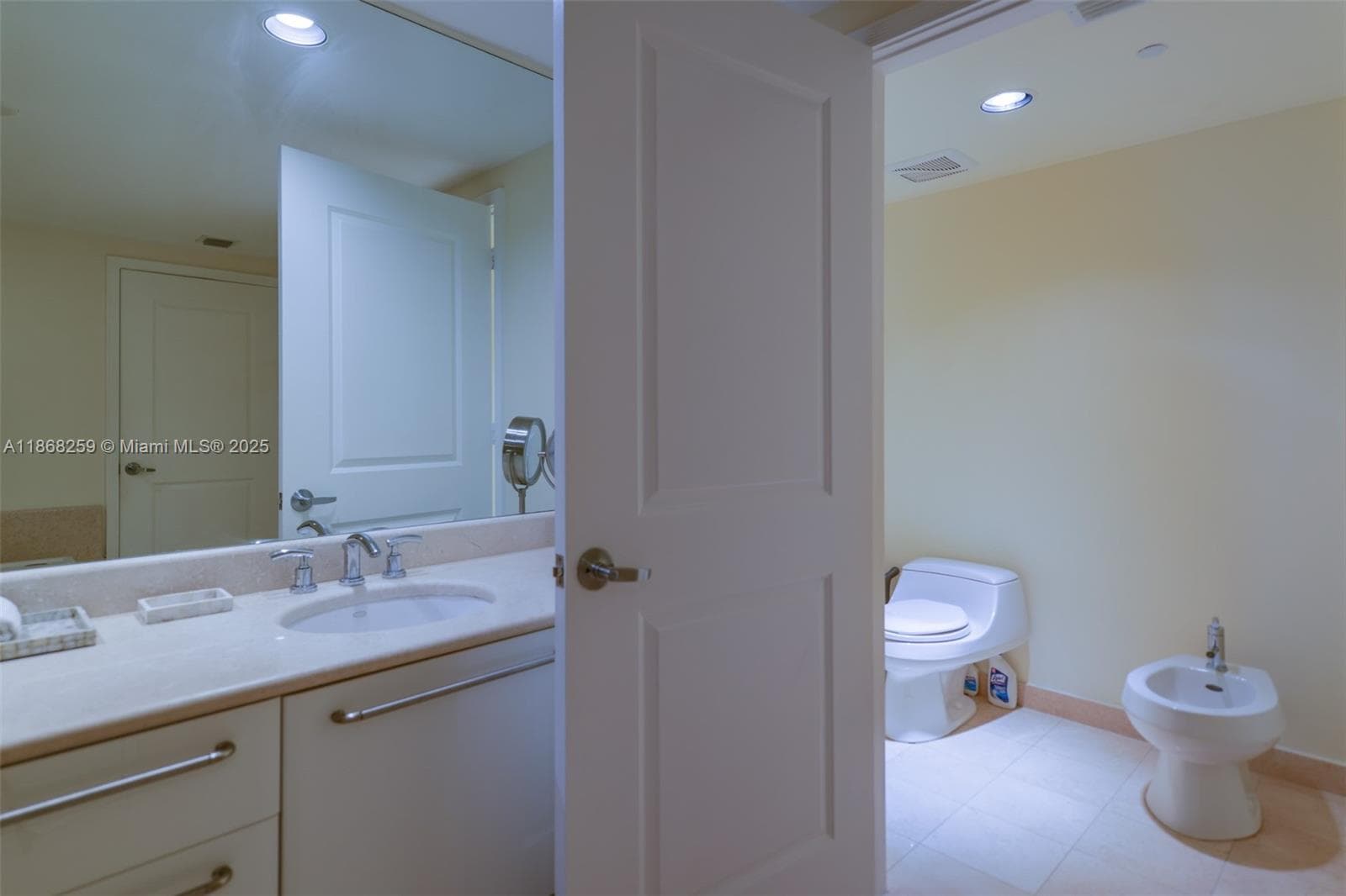 3101 Ocean Dr 404 photo 22